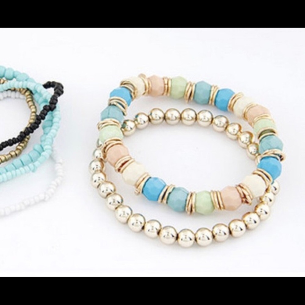๐Sold out ๐Seven layered beadS bracelet - Picture 3 of 6